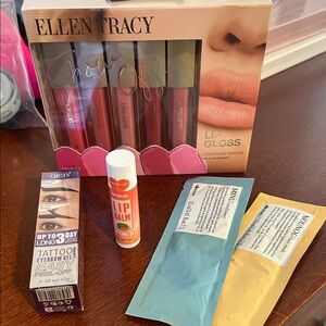 ‼️Low Start‼️Ellen Tracy Lip Gloss Set Beauty Bundle